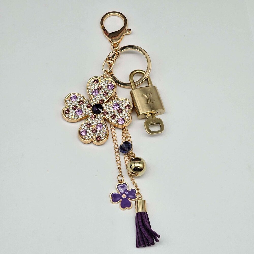 Authentic Louis Vuitton Padlock & Key Gold ✨Unbranded Flower Bag Charm Keychain - Picture 2 of 9